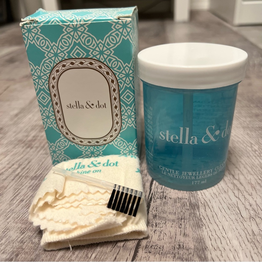 Stella & Dot Blue Jewelry Cleaner